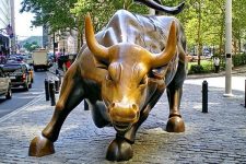 Webcam New York – Charging bull near Wall Street